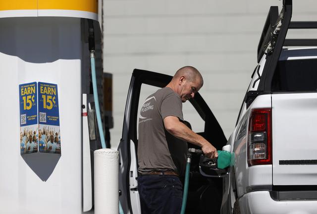 美国原油价格达到每桶80美元，或加剧通货膨胀。图片来源：视觉中国