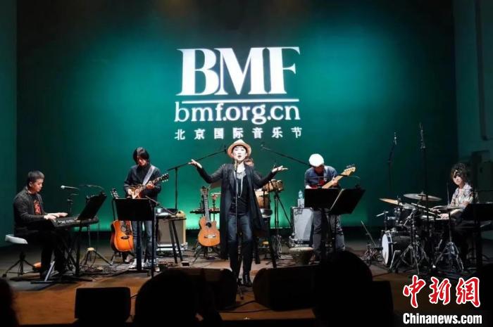 成方圆演绎燃情拉美狂欢音乐会