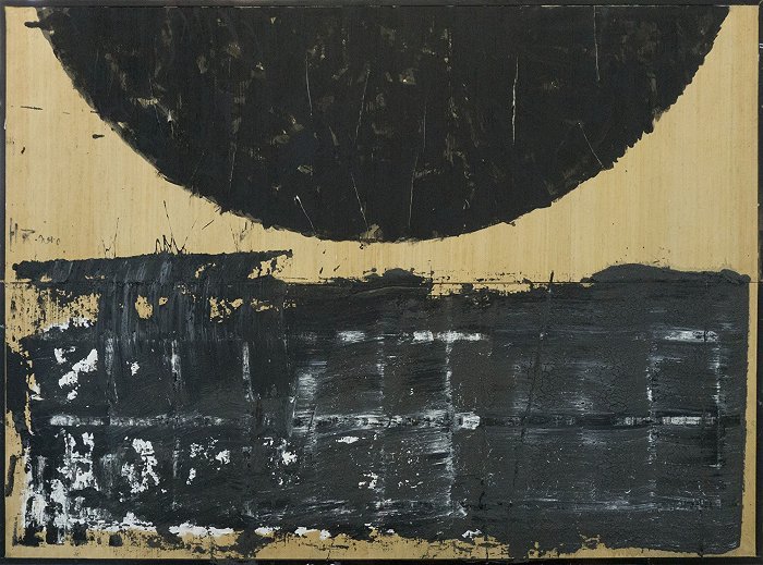 黄锐《黑色的半月》，2020，屏风上油彩与丙烯，128 x 172.5 cm。图片来源：UCCA尤伦斯当代艺术中心