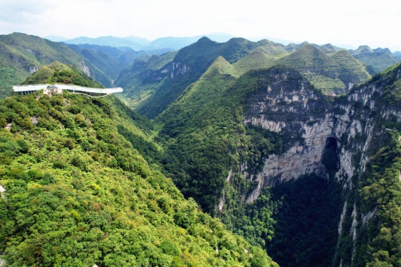 壮丽恢弘的大石围天坑群(央广网发 郑肖君摄)