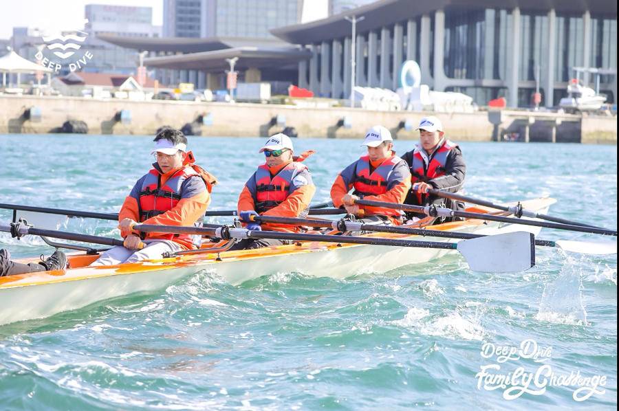 深潜海岸赛艇邀请赛举行,深潜青岛海岸赛艇中心揭牌|青岛市_新浪新闻