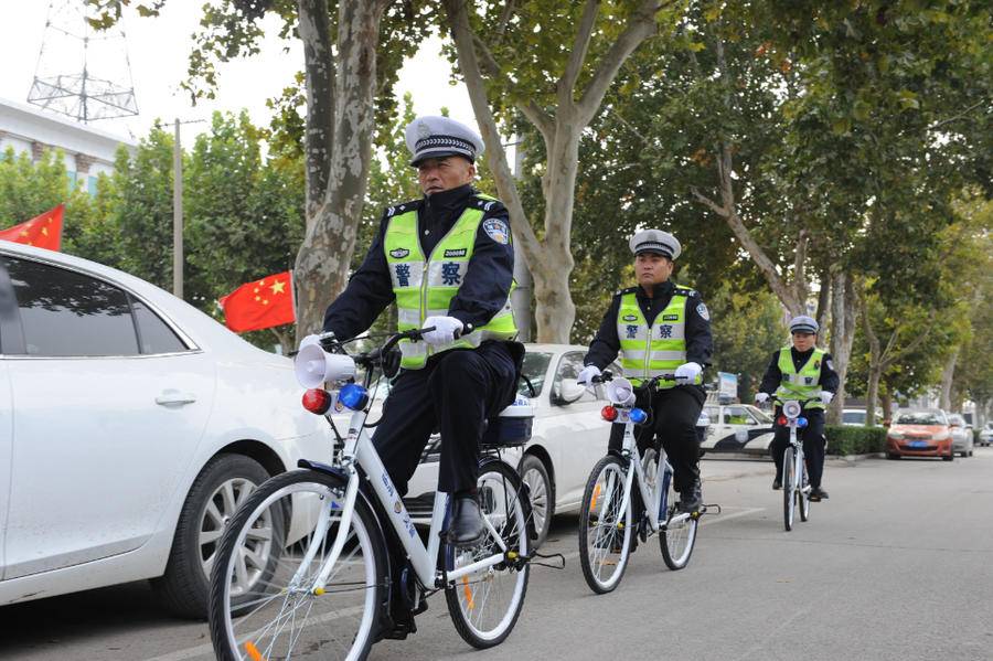 巡逻无死角!临清交警首批警用自行车"上岗"|自行车_新浪新闻