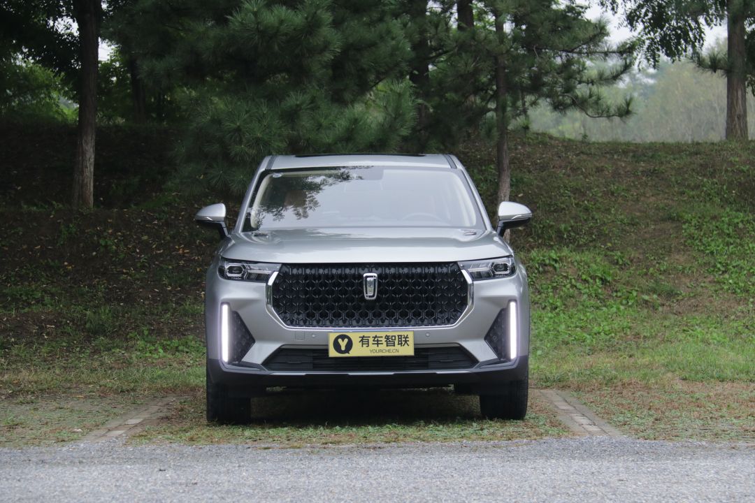 试驾一汽奔腾t99空间有余量松开油门给你意外惊喜