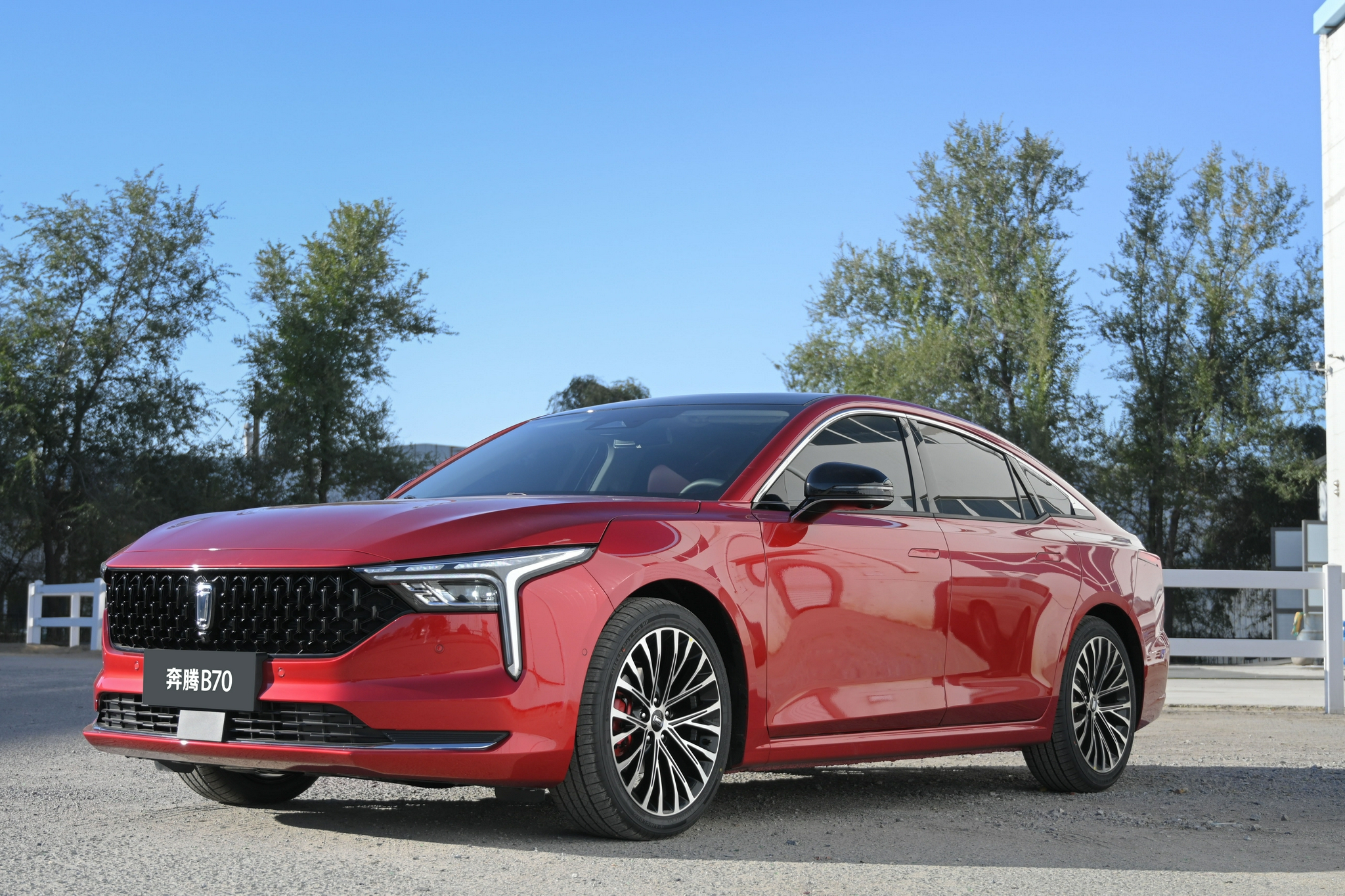 10万级家轿同级动力"顶配" 一汽奔腾b70即将上新2.0t车型-新浪汽车