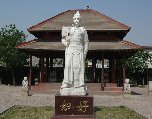 但是有一部分人给出了另一种含义,他们认为雕像男女同身,含有"阴平阳