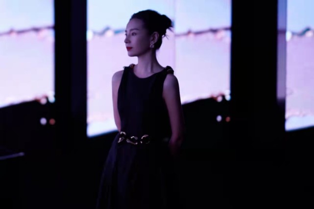 41岁董洁靠美貌上热搜！挑战自我演袁隆平夫人，穿白裙温柔感爆棚休闲区蓝鸢梦想 - Www.slyday.coM