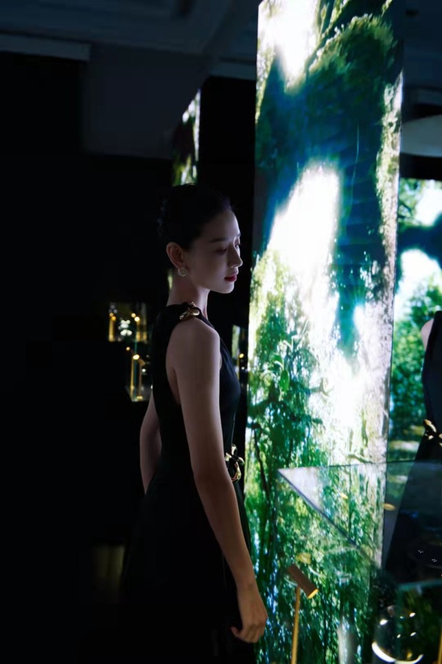 41岁董洁靠美貌上热搜！挑战自我演袁隆平夫人，穿白裙温柔感爆棚休闲区蓝鸢梦想 - Www.slyday.coM