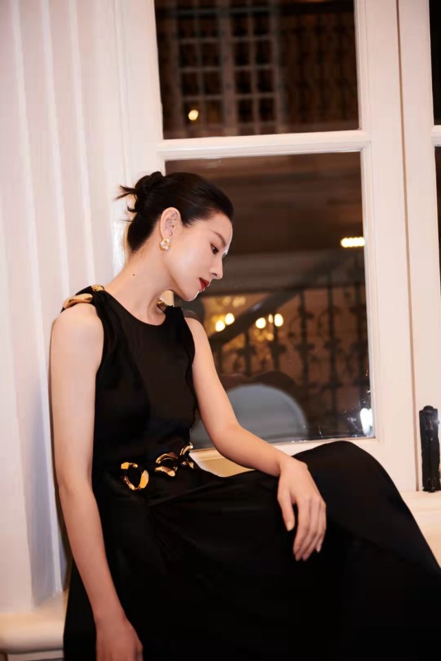 41岁董洁靠美貌上热搜！挑战自我演袁隆平夫人，穿白裙温柔感爆棚休闲区蓝鸢梦想 - Www.slyday.coM