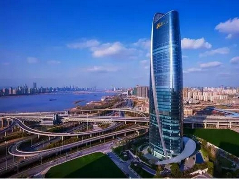 新力控股危机调查：楼盘停售业务瘫痪 员工急寻