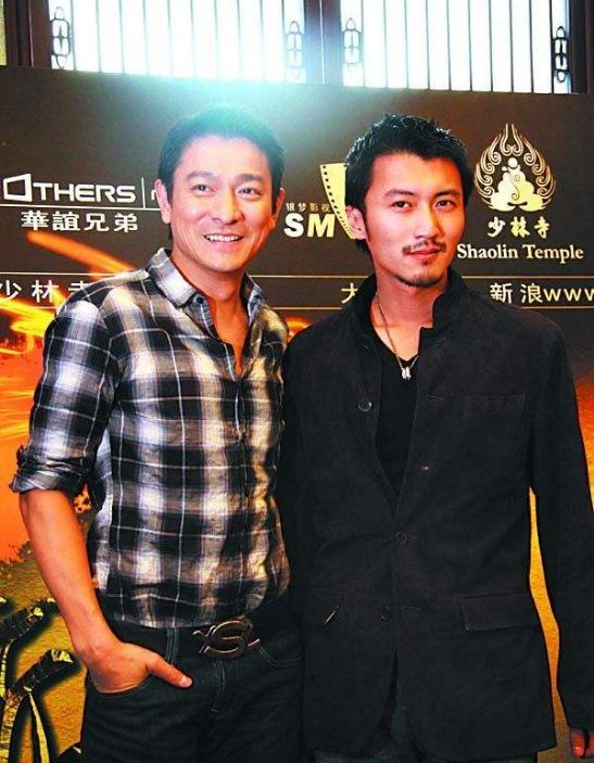 刘德华怎么也没想到自己39年前亲的一个婴儿差点把他拉下神坛