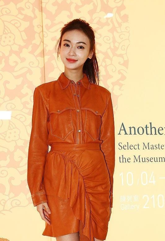 吴谨言穿大红色稳坐C位,王子文都得当陪衬,但别说还真挺美的休闲区蓝鸢梦想 - Www.slyday.coM 吴谨言穿大红色稳坐C位,王子文都得当陪衬,但别说还真挺美的休闲区蓝鸢梦想 - Www.slyday.coM