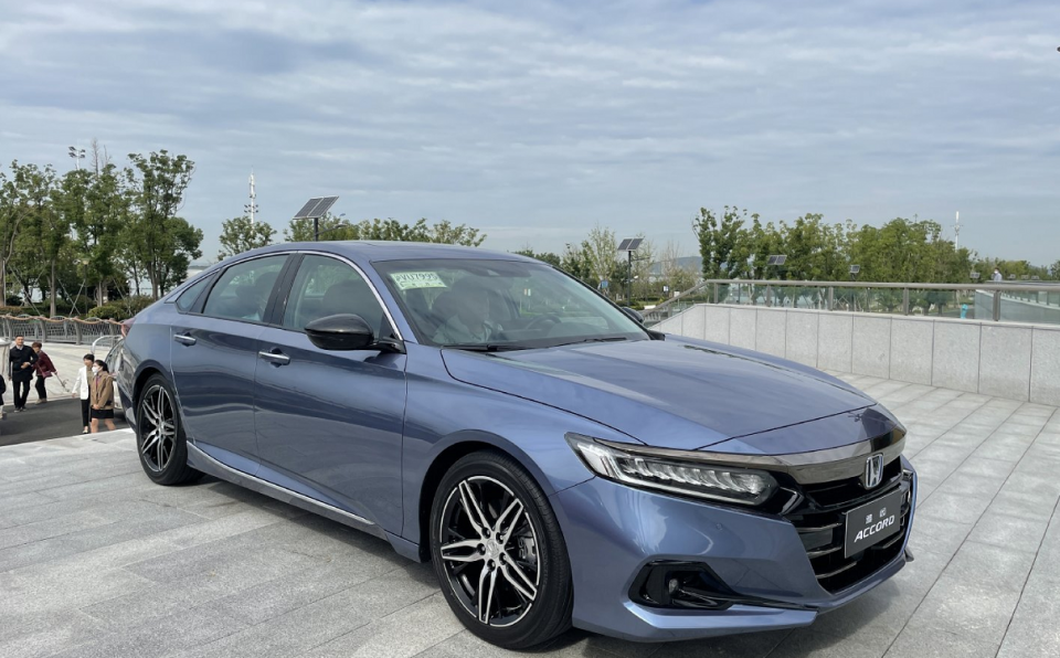 试驾官i雅阁终于改款升级全部在点上大卖有何难