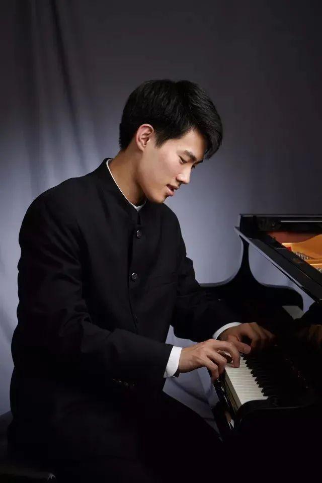 17岁中国少年，用一堆火车票换来了“钢琴界奥运会”入场券休闲区蓝鸢梦想 - Www.slyday.coM