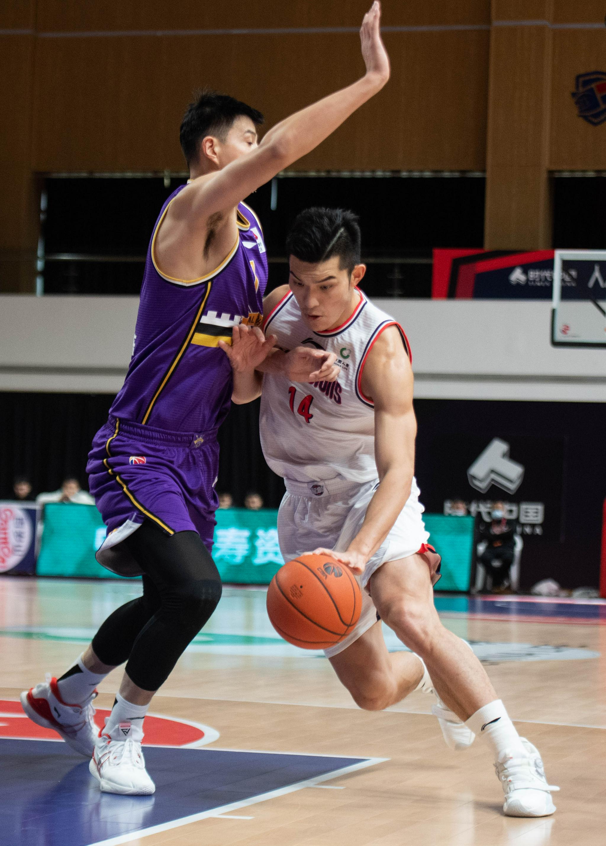 篮球——cba第一阶段:时代中国广州队胜北京控股队