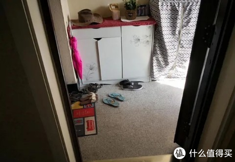 走廊放鞋柜常见，但还是第一次见这么和睦相处，你觉得这样好吗？休闲区蓝鸢梦想 - Www.slyday.coM