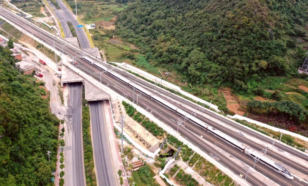 贵阳市域快铁环线预计年底前开通运营