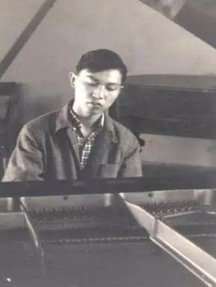 17岁中国少年，用一堆火车票换来了“钢琴界奥运会”入场券休闲区蓝鸢梦想 - Www.slyday.coM