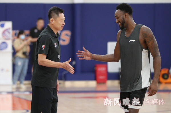 一个人打爆一支球队！上海男篮的新外援富兰克林也太好用了休闲区蓝鸢梦想 - Www.slyday.coM