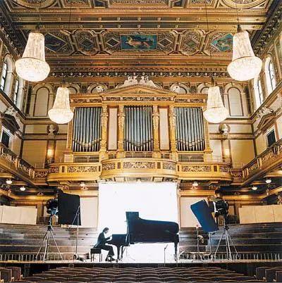 17岁中国少年，用一堆火车票换来了“钢琴界奥运会”入场券休闲区蓝鸢梦想 - Www.slyday.coM