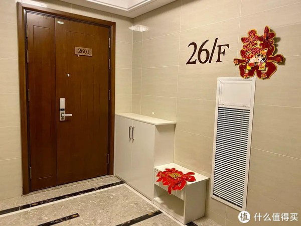 走廊放鞋柜常见，但还是第一次见这么和睦相处，你觉得这样好吗？休闲区蓝鸢梦想 - Www.slyday.coM