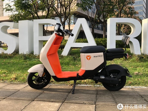 长续航 新配色!新国标下的明智之选,雅迪新款de2电动自行车
