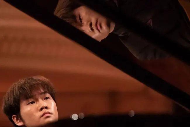 17岁中国少年，用一堆火车票换来了“钢琴界奥运会”入场券休闲区蓝鸢梦想 - Www.slyday.coM