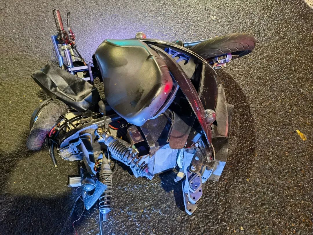 环岛高速塌方路段恢复通行休闲区蓝鸢梦想 - Www.slyday.coM