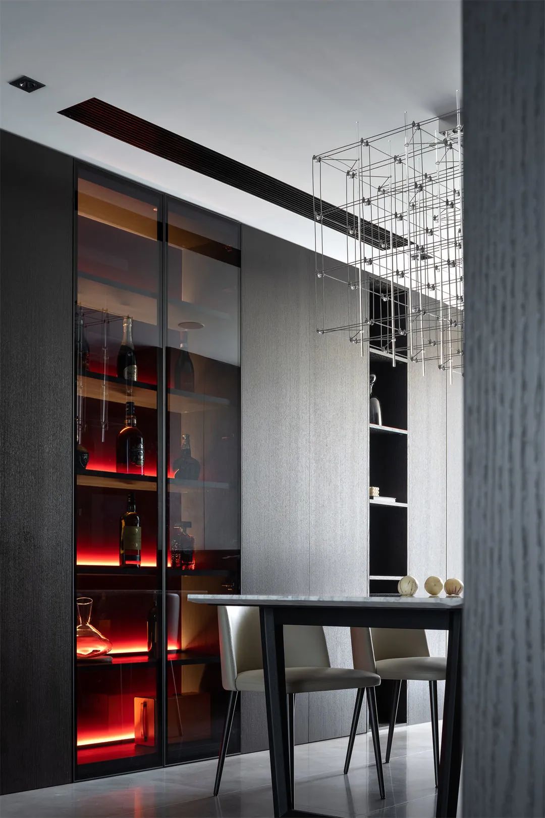 红酒柜灯光(红酒柜颜色搭配效果图)