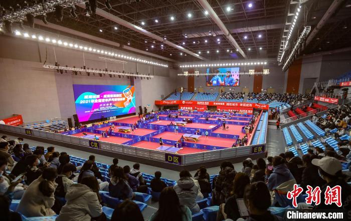 来自全国30多个运动队约300名青年运动员参赛。 王晓根 摄