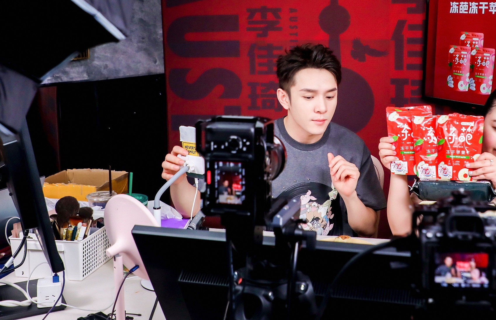 双十一激战第一夜：淘宝服务器崩溃，李佳琦、薇娅直播带货189亿元休闲区蓝鸢梦想 - Www.slyday.coM