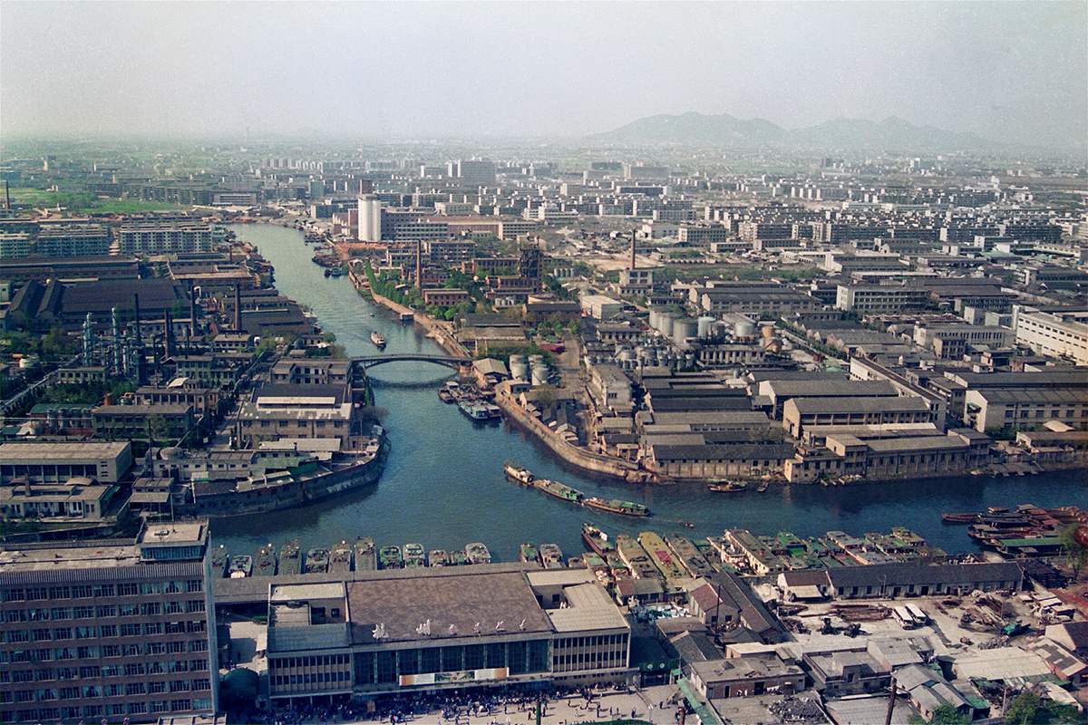 京杭大运河武林门码头段河道，1995年。