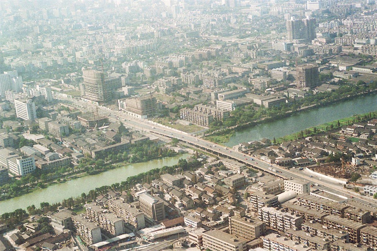 庆春立交桥，1995年。