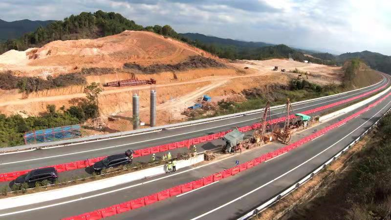 龙寻高速龙田枢纽互通跨线施工正式启动,粤赣新通道力争2023年通车