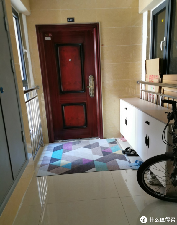 走廊放鞋柜常见，但还是第一次见这么和睦相处，你觉得这样好吗？休闲区蓝鸢梦想 - Www.slyday.coM