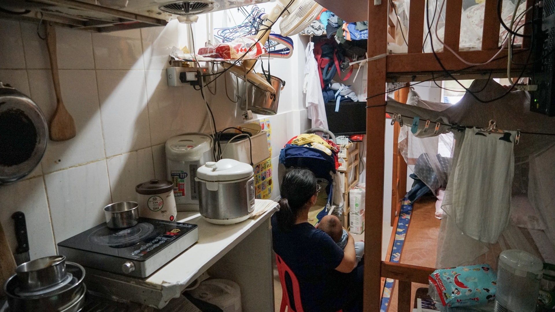 香港立法会通过劏房租务管制条例有议员不满未规管起始租金