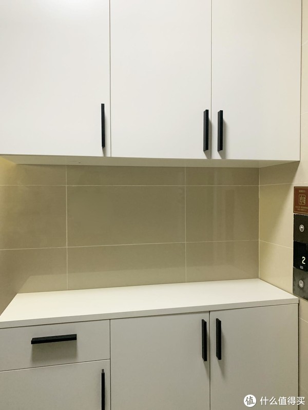 走廊放鞋柜常见，但还是第一次见这么和睦相处，你觉得这样好吗？休闲区蓝鸢梦想 - Www.slyday.coM