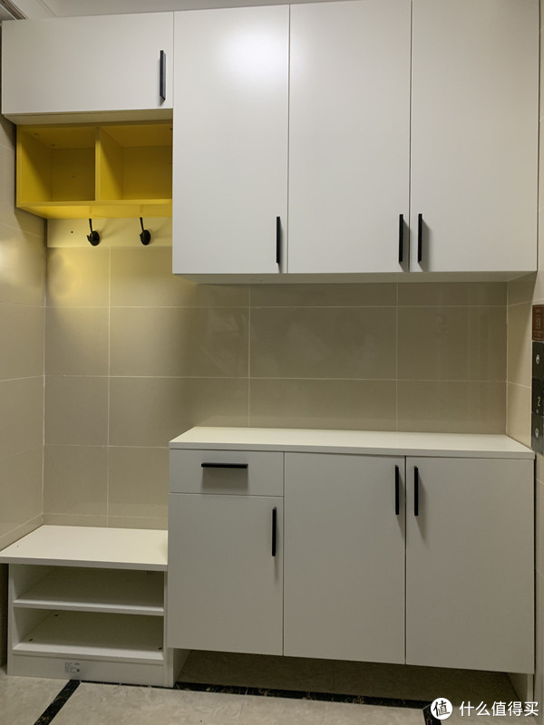 走廊放鞋柜常见，但还是第一次见这么和睦相处，你觉得这样好吗？休闲区蓝鸢梦想 - Www.slyday.coM