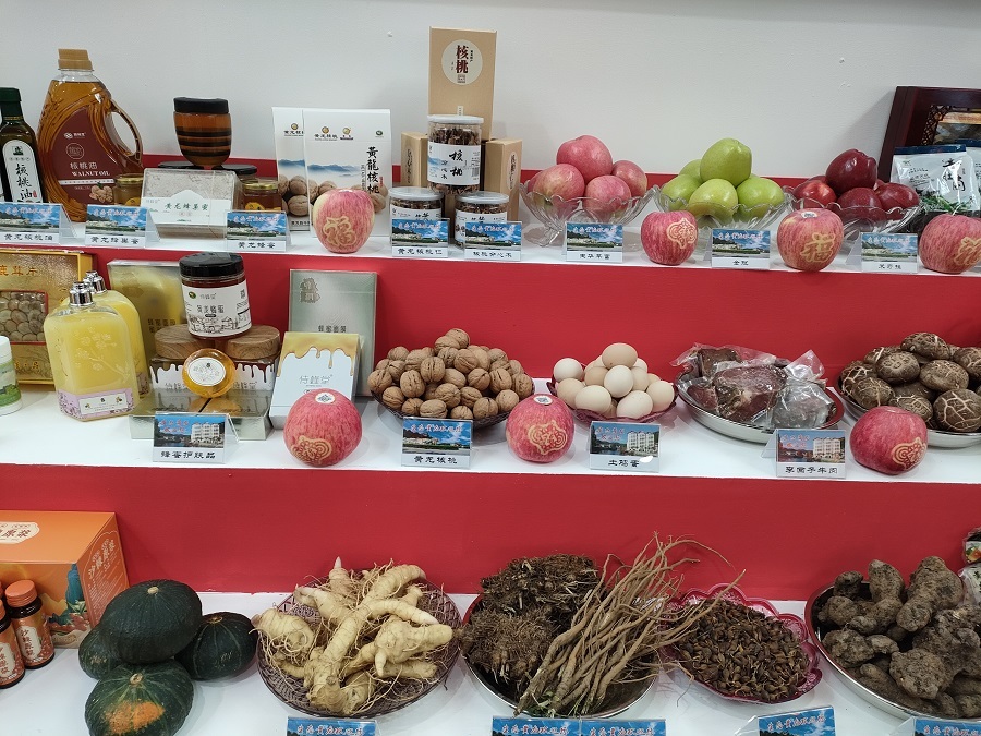农产品展示(央广网记者 张伟 摄)