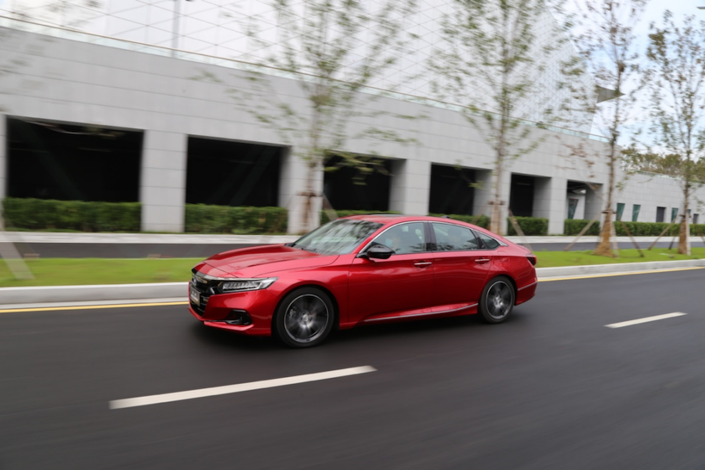 智能运动值拉满试驾全新雅阁有种越开越年轻的体验感