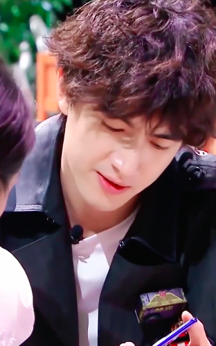 以及这种素颜的镜头……林更新这种综艺节目里的美貌程度有点太内卷了