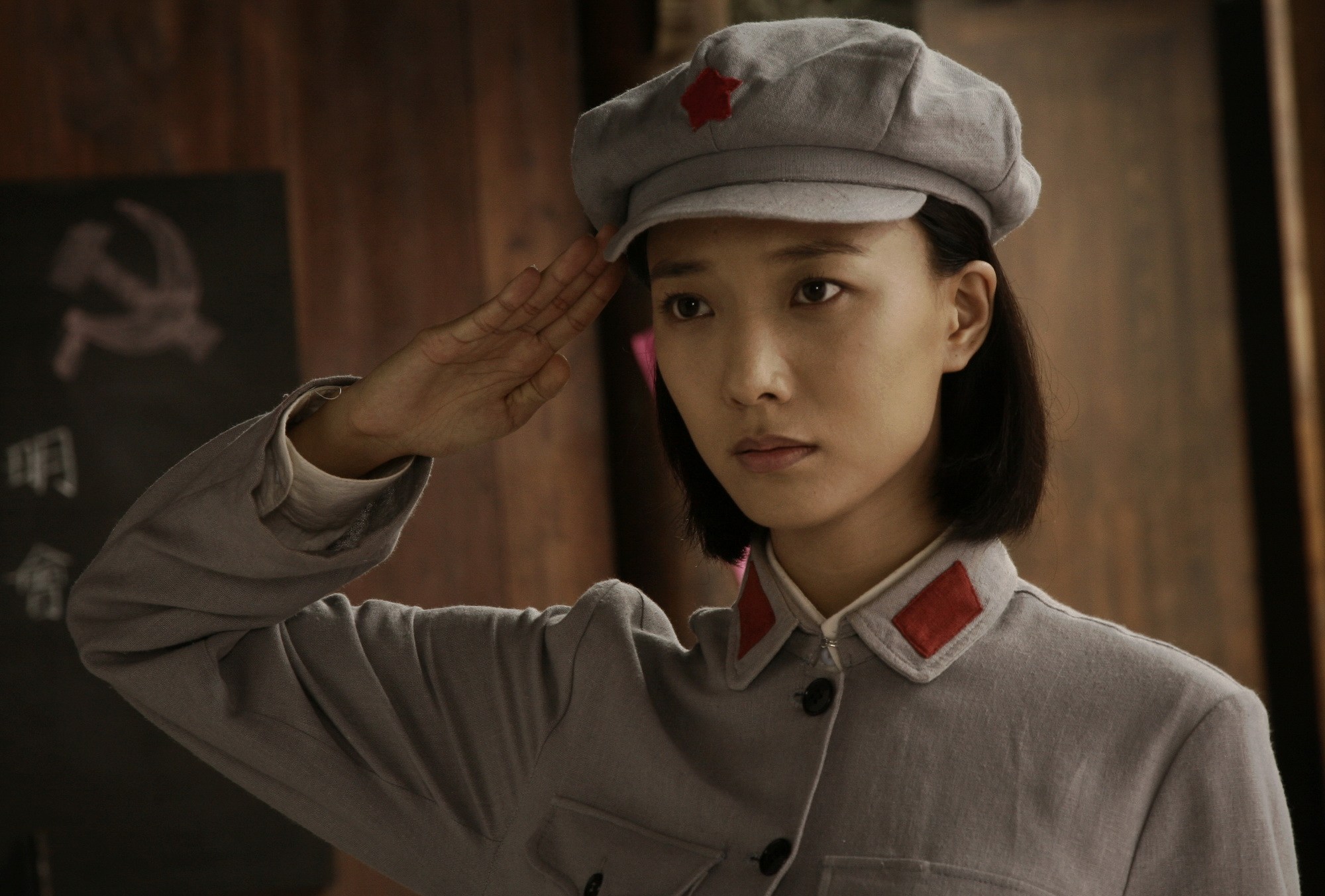 王珞丹被父亲坑惨?拖欠农民工血汗钱,被强制执行,她当众喊冤