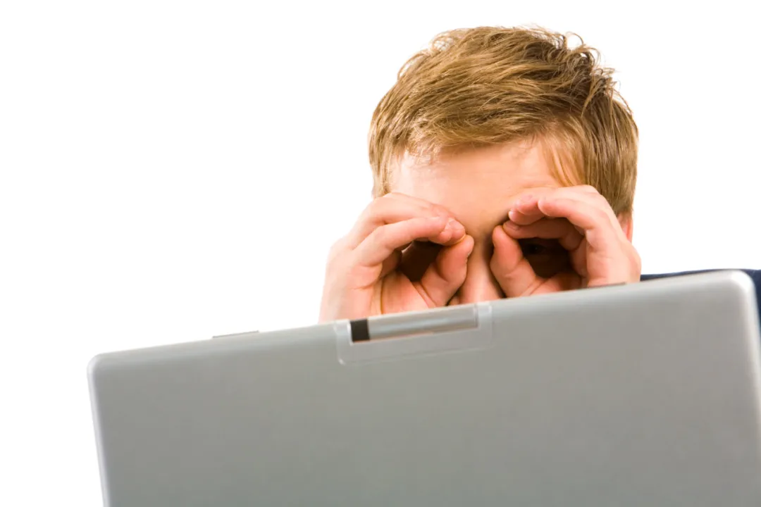 女子住酒店发现摄像头,换一间房竟还有!偷拍太猖狂,该咋防?休闲区蓝鸢梦想 - Www.slyday.coM 女子住酒店发现摄像头,换一间房竟还有!偷拍太猖狂,该咋防?休闲区蓝鸢梦想 - Www.slyday.coM