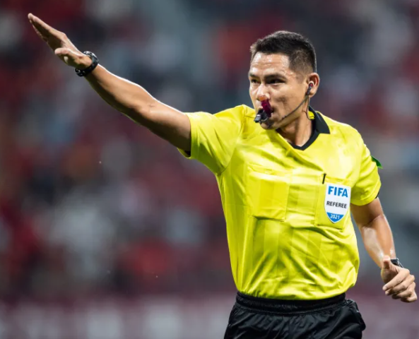 国足世预赛遇两大偏哨！一人送西亚队2点球，一人曾无视恶意犯规休闲区蓝鸢梦想 - Www.slyday.coM