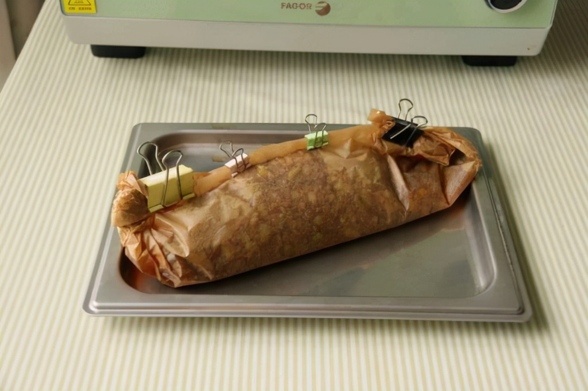 用油纸包住蒸完再烤,肉质软嫩还入味|大蒜|烤鱼|油纸_新浪新闻