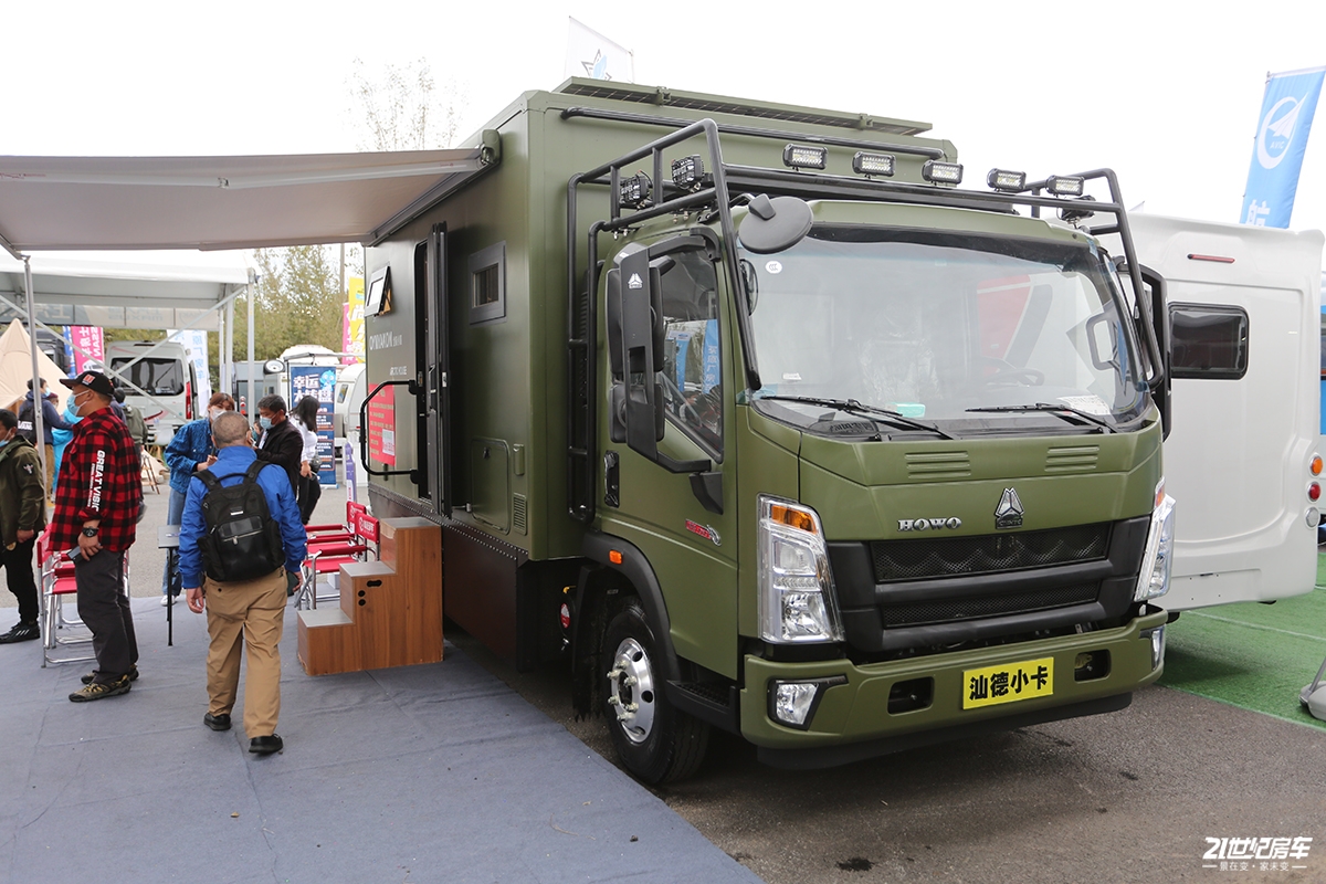 重汽豪沃轻卡底盘打造,40万还带个露台的,中正汕德小卡房车