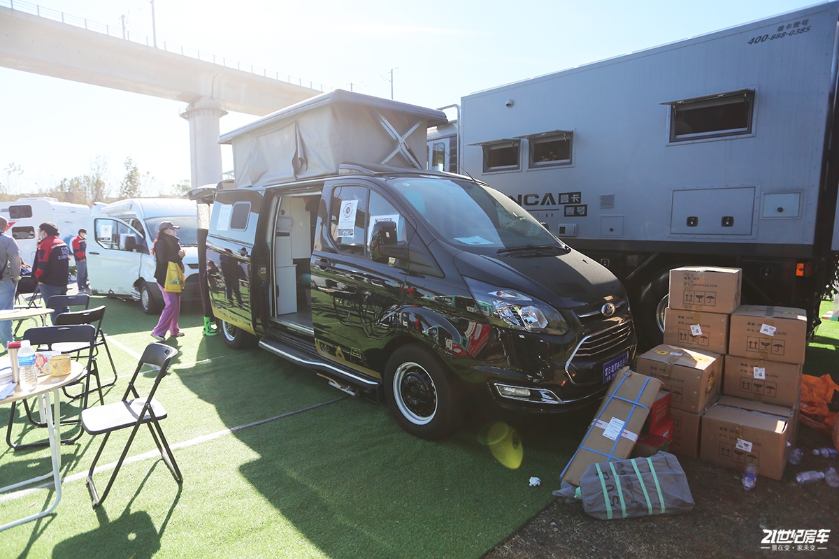 新浪汽车>汽车看点>自媒体>正文>富日通黑斑羚系列b型车基于福特全顺