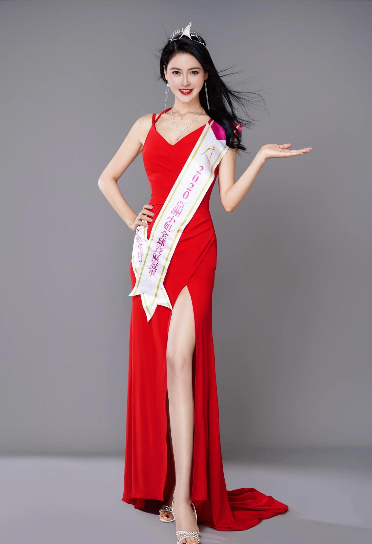 吴丹曾经是一个非常优秀的模特,问鼎过2020亚洲小姐全球冠军,在模特