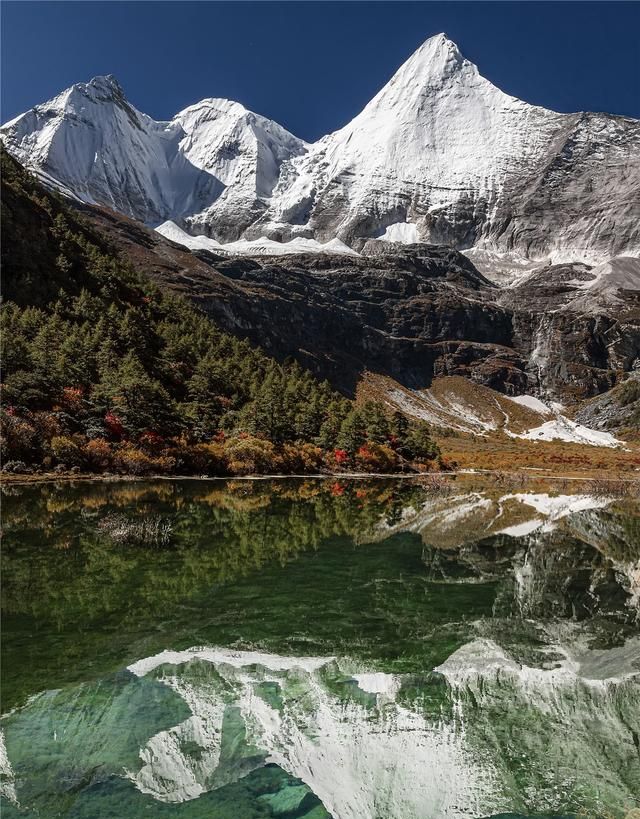 换个角度看稻城亚丁三神山高清大图