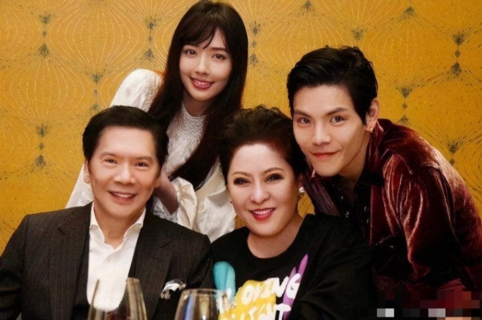 向佐和肖顺尧打拳击，被看好的他却输掉了比赛休闲区蓝鸢梦想 - Www.slyday.coM