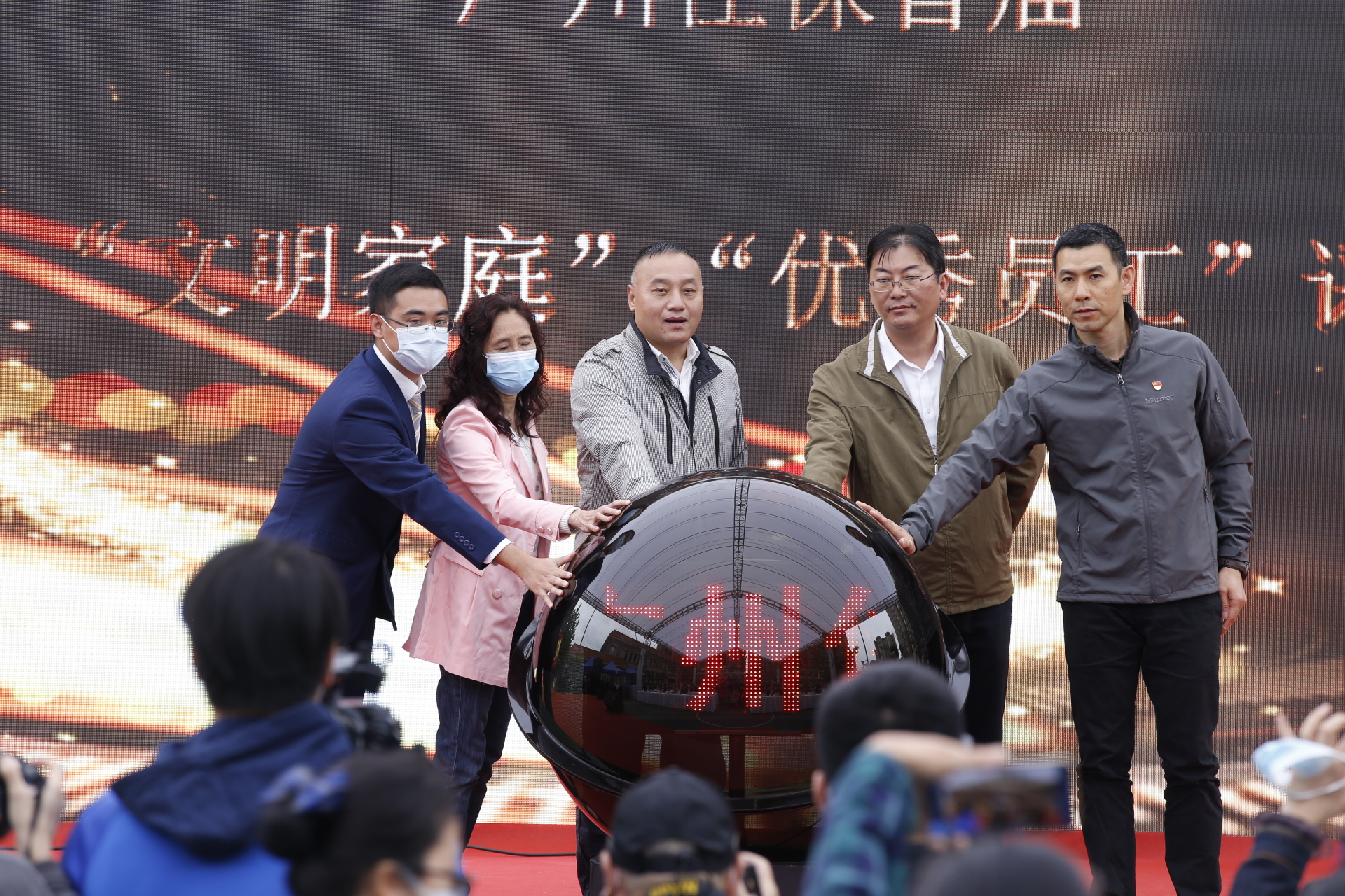 广州数字住房平台上线！“数字住保·共享安居生活”社区惠民活动走进瑞东花园休闲区蓝鸢梦想 - Www.slyday.coM